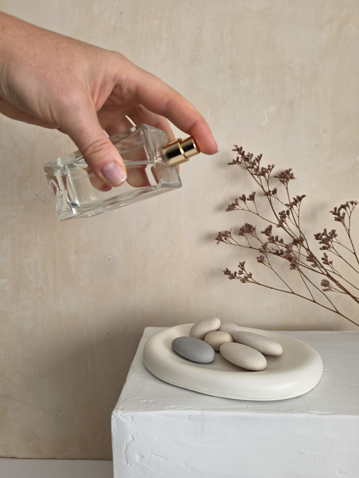 SCULPTURAL SCENT STONES